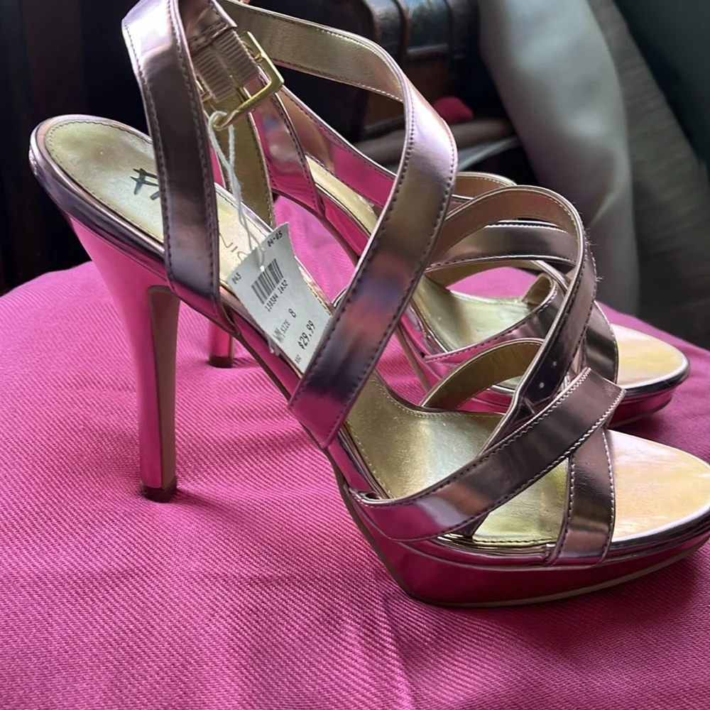 Pink shoes - Picture 2 of 6